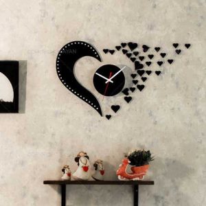 elegant-heart-shaped-wall-clock-for-a-romantic-home-decor