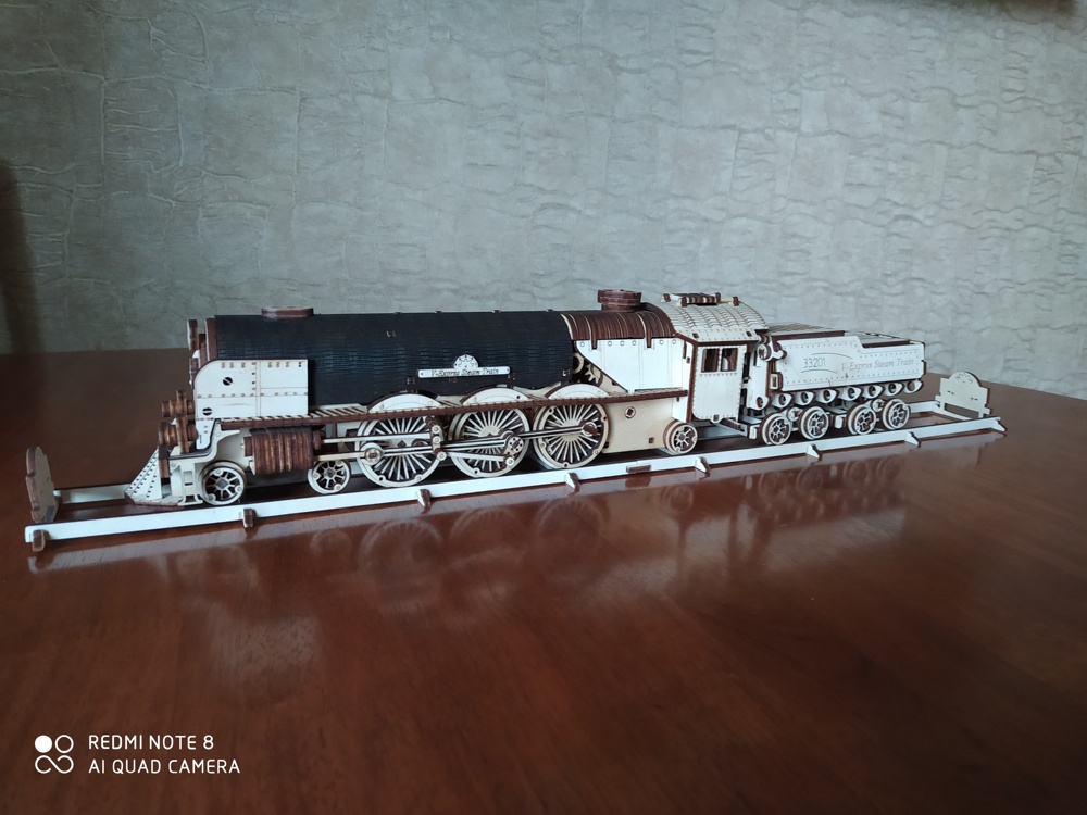 Wooden Steam Locomotive Model – A Classic Design